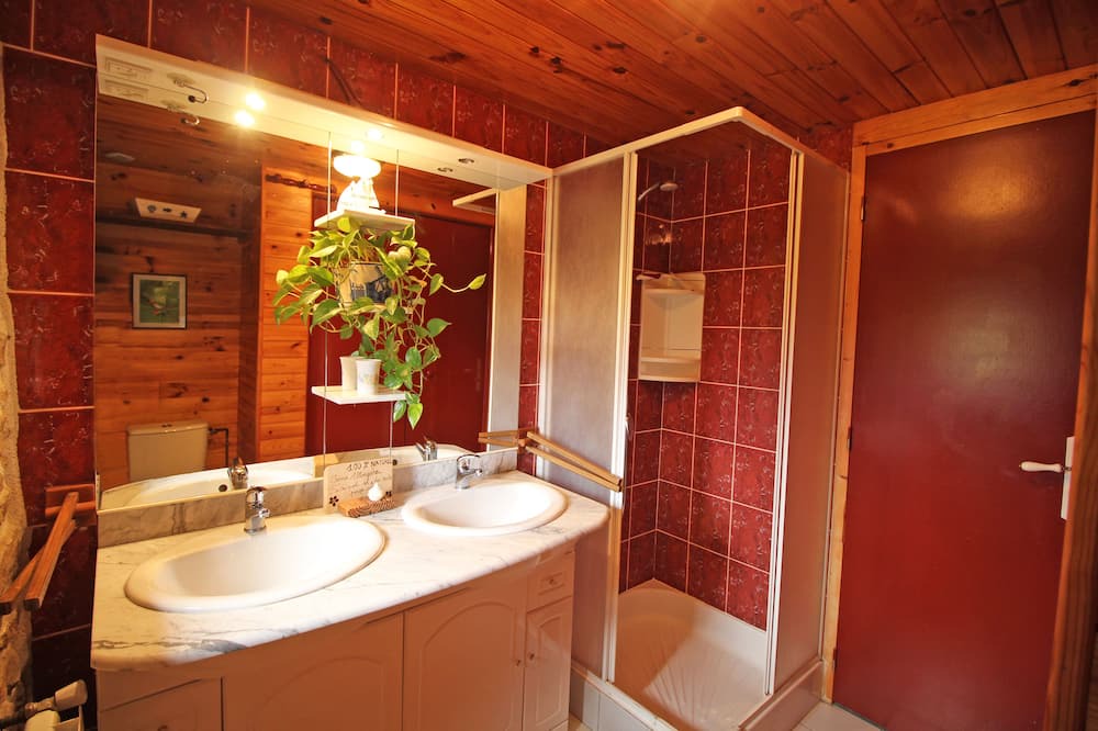 Photo of Bathroom in Saint-Amand-Magnazeix