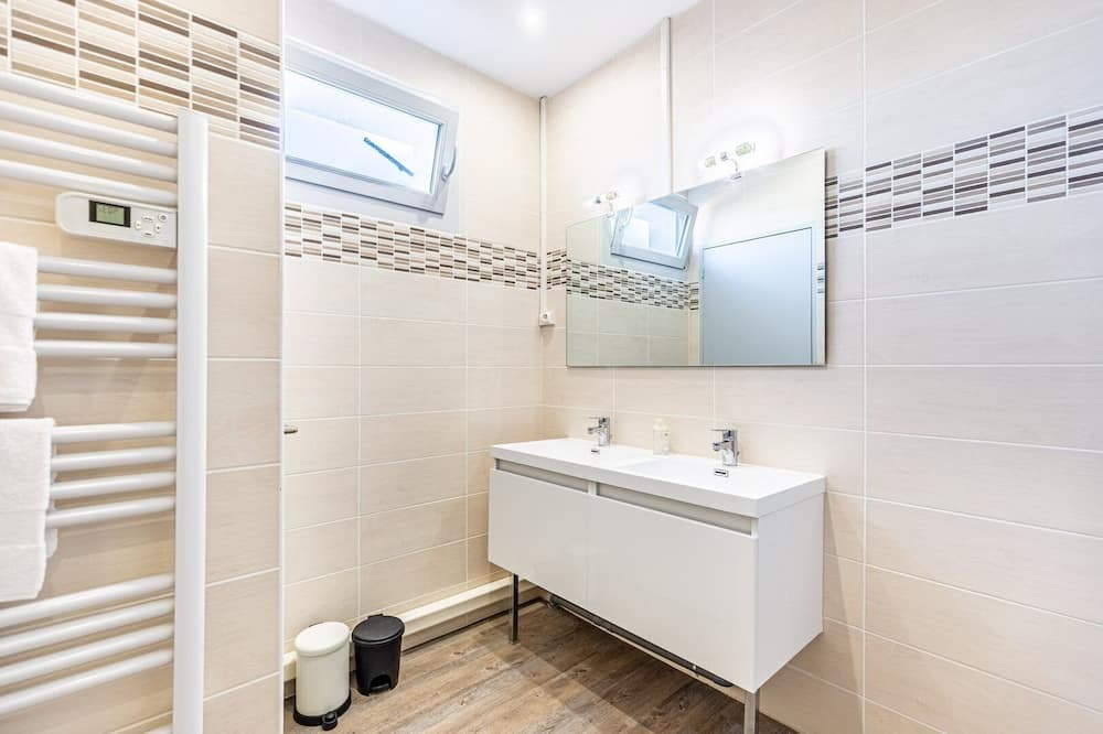 Photo of Bathroom in Begles