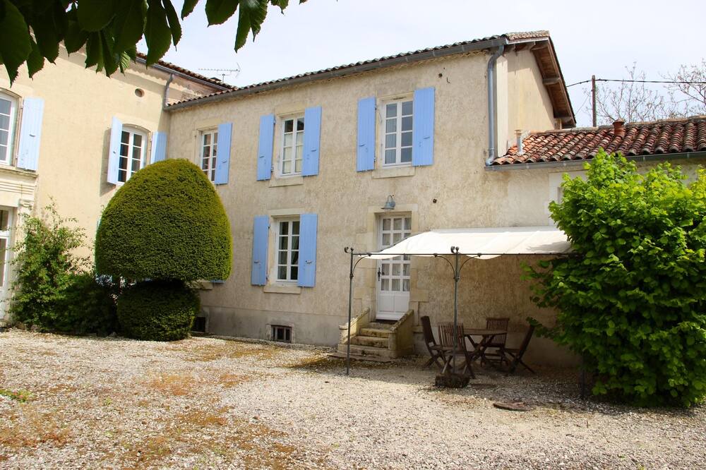 Photo of Outdoor in Saint-Palais-du-Ne