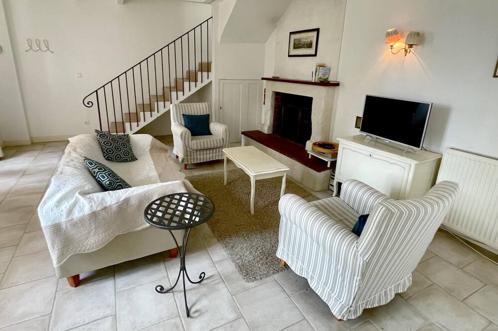 Photo of Livingroom in Saint-Palais-du-Ne