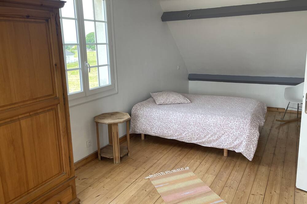 Photo of Bedroom in Angais