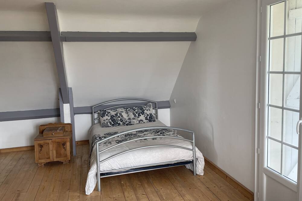 Photo of Bedroom in Angais