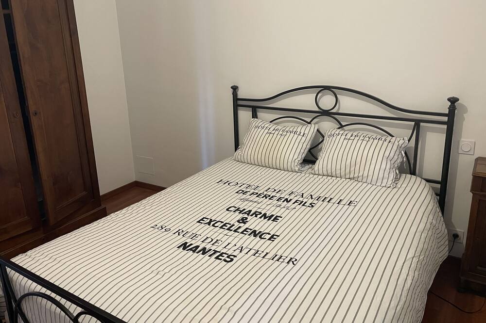 Photo of Bedroom in Angais