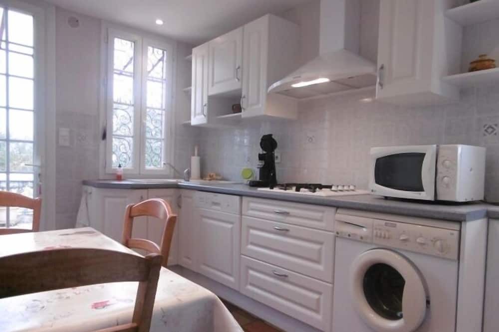 Photo of Kitchen in Serreslous-et-Arribans