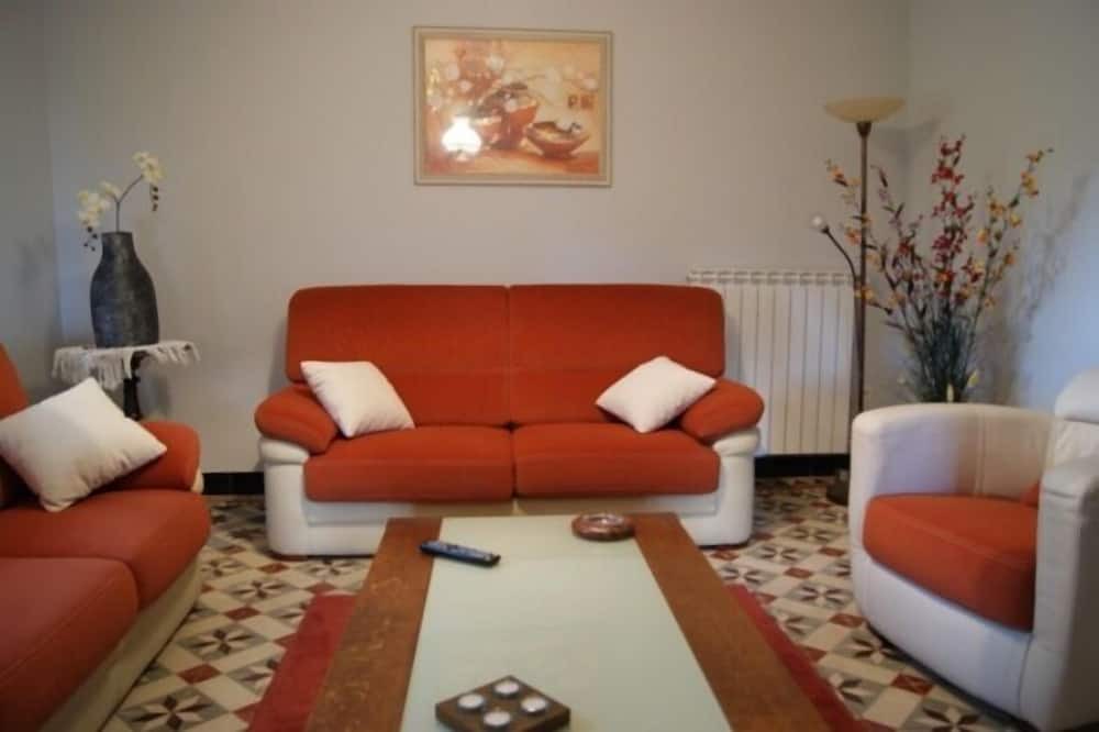 Photo of Livingroom in Serreslous-et-Arribans