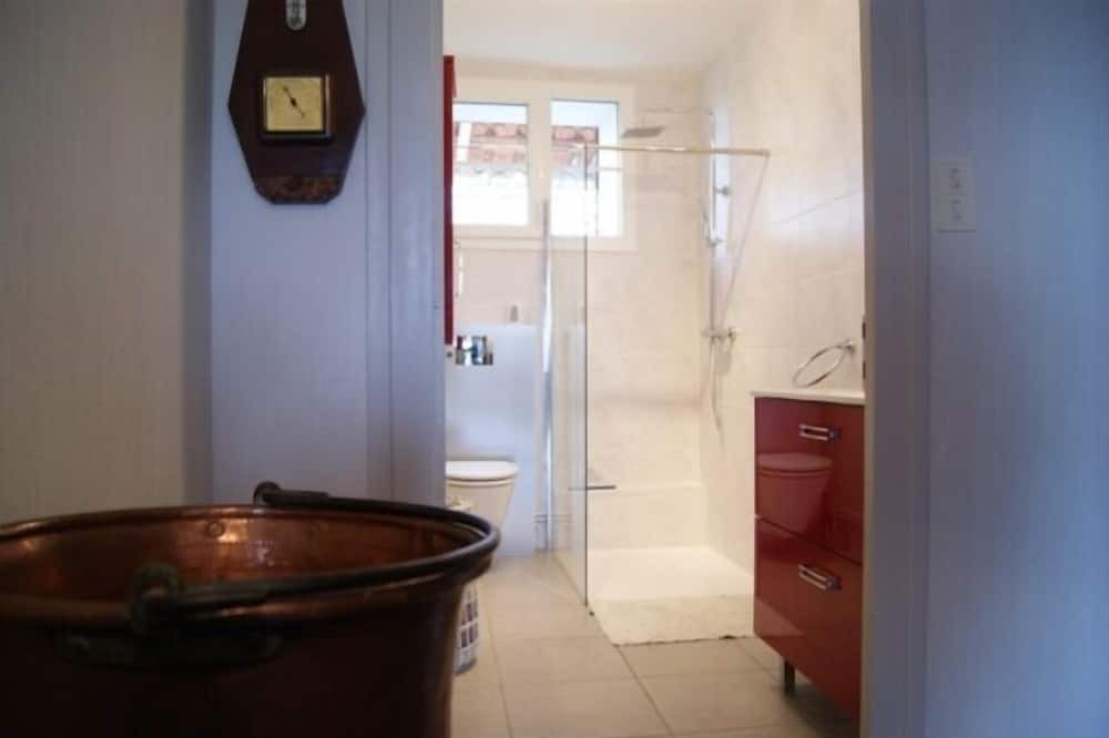 Photo of Bathroom in Serreslous-et-Arribans