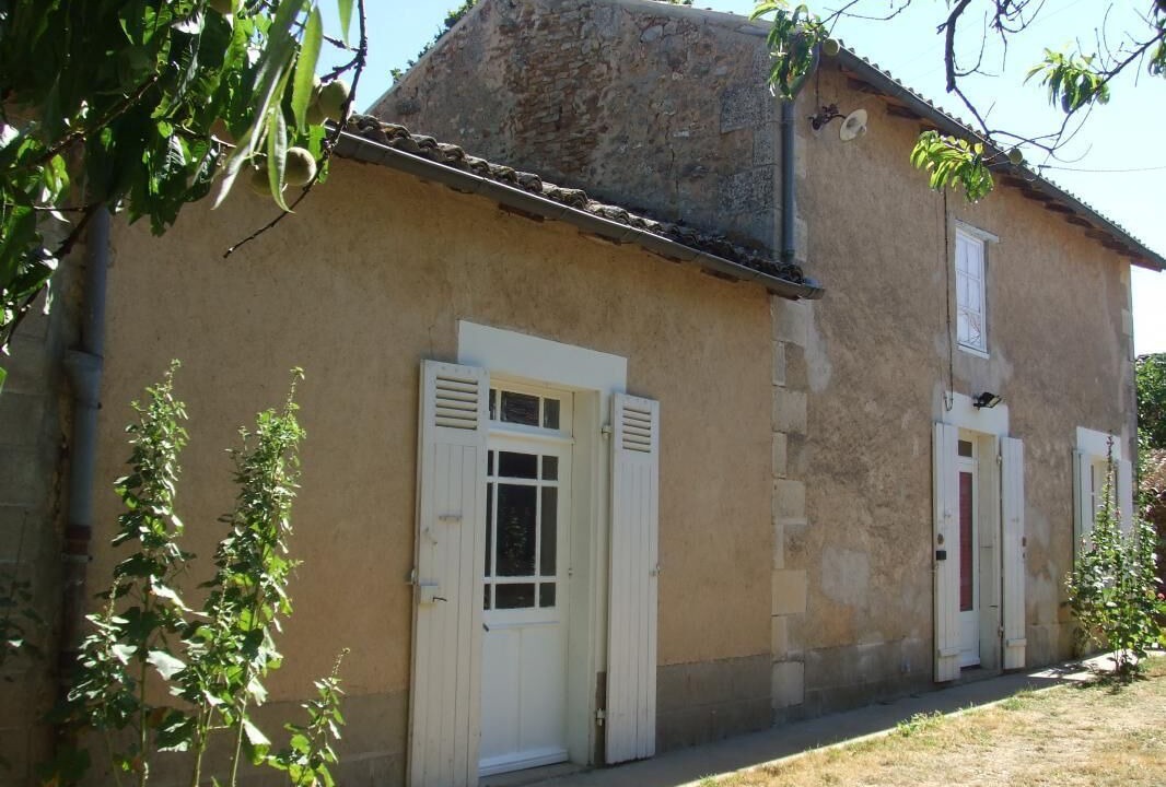 Photo of Buildings in Payre
