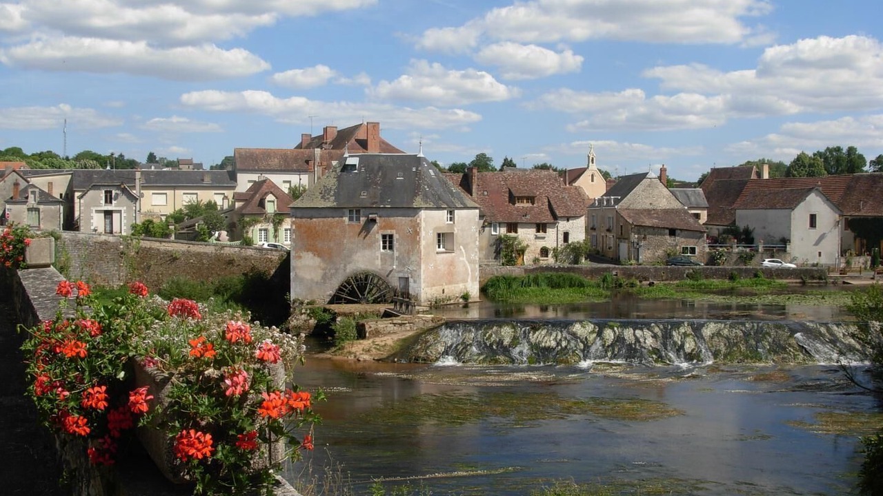 Photo of Buildings in Leigne-les-Bois