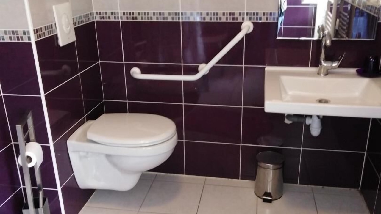 Photo of Bathroom in Saint-Martin-l'Ars