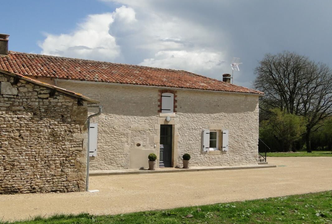 Photo of Buildings in Saint-Martin-l'Ars
