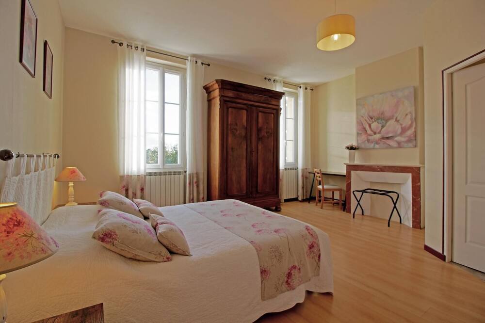 Photo of Bedroom in Cubnezais