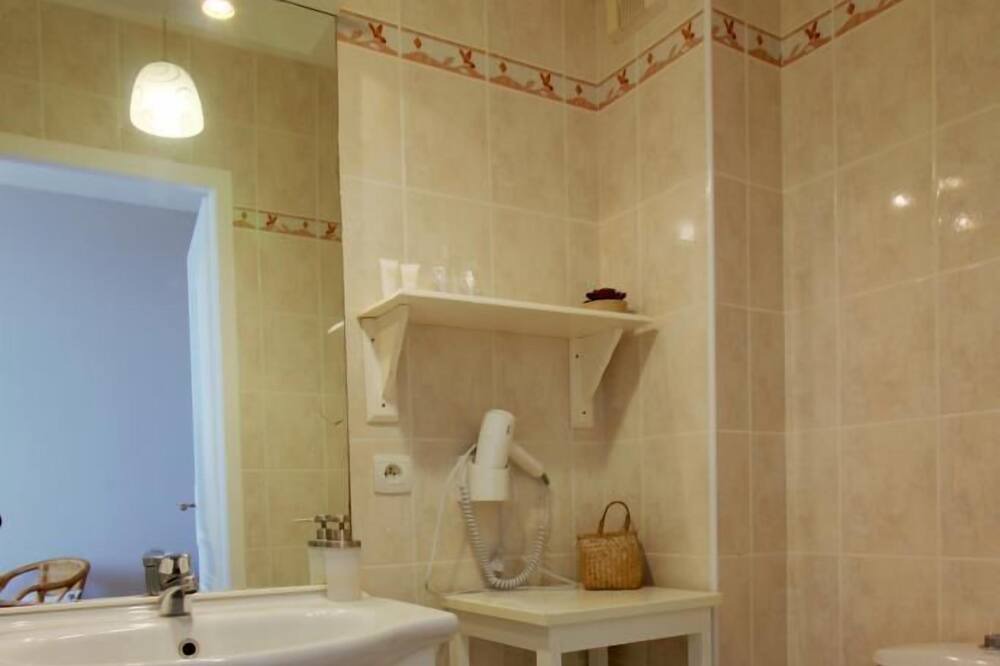 Photo of Bathroom in Cubnezais