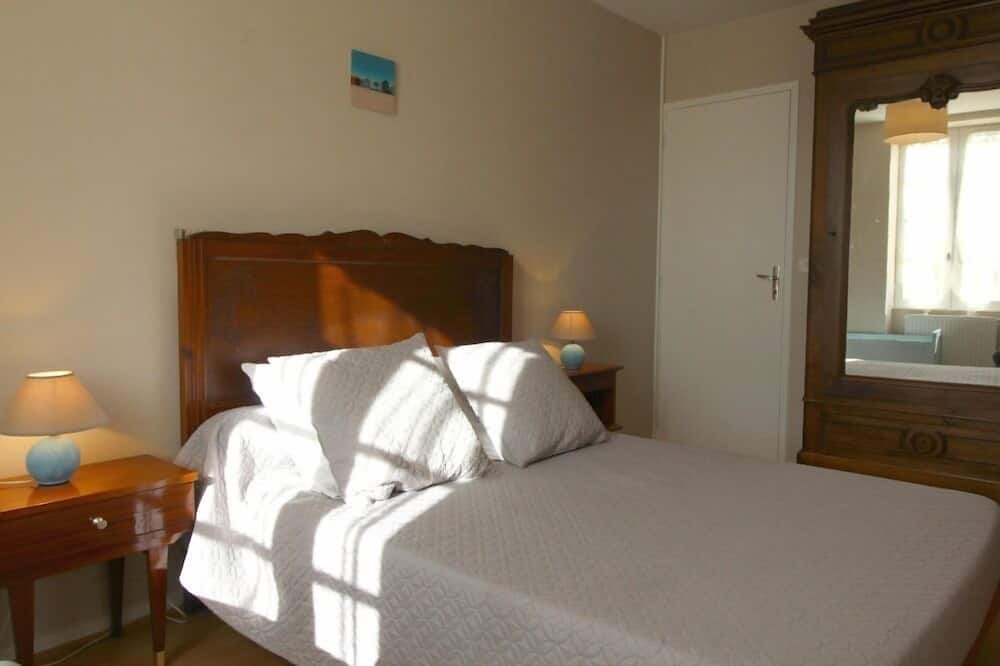 Photo of Bedroom in Saint-Christoly-de-Blaye