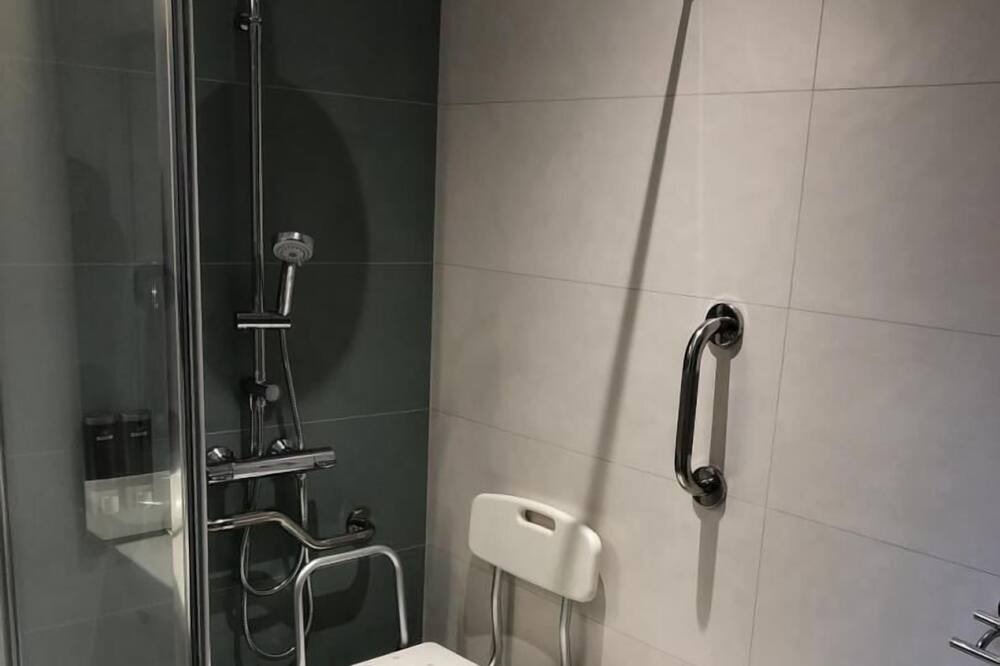 Photo of Bathroom in Listrac-Medoc
