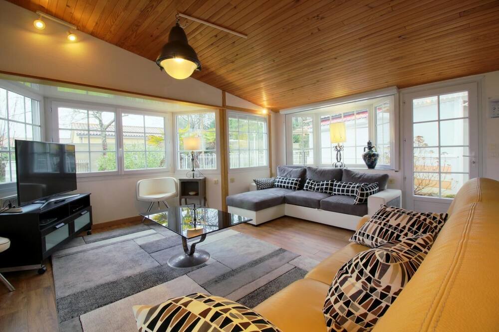Photo of Livingroom in Le Pian-Medoc