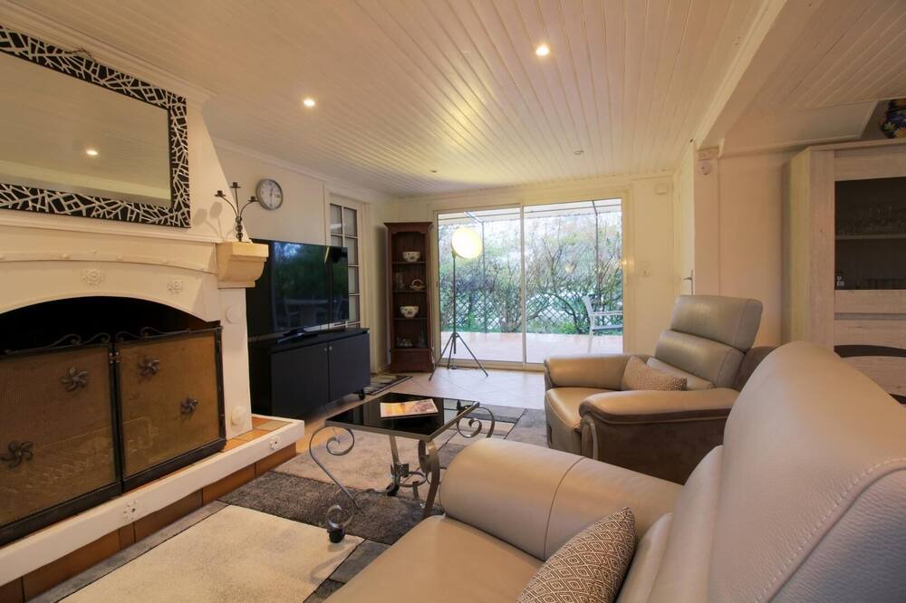Photo of Livingroom in Le Pian-Medoc