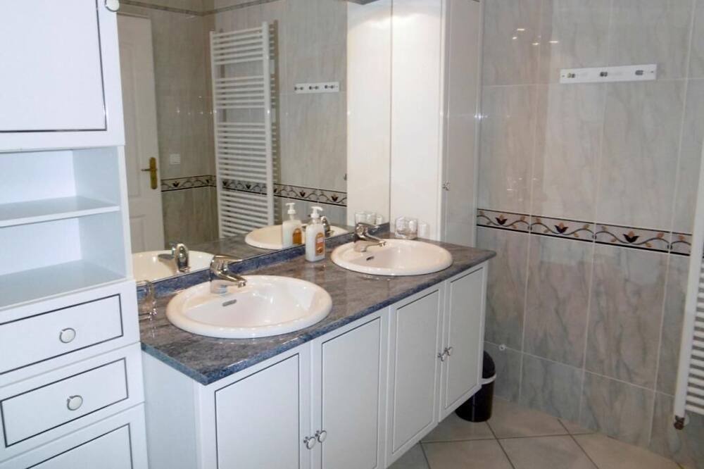 Photo of Bathroom in Portets