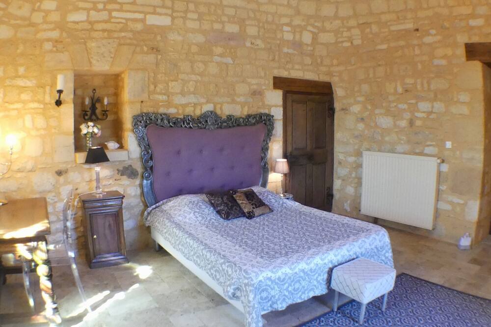 Photo of Bedroom in Domme