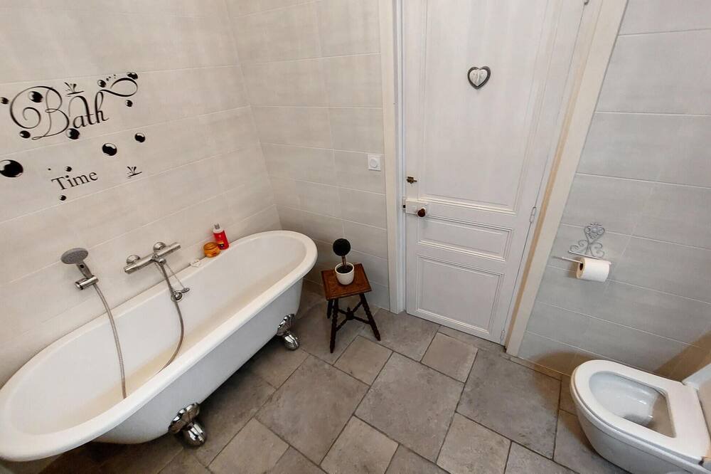 Photo of Bathroom in Chabanais