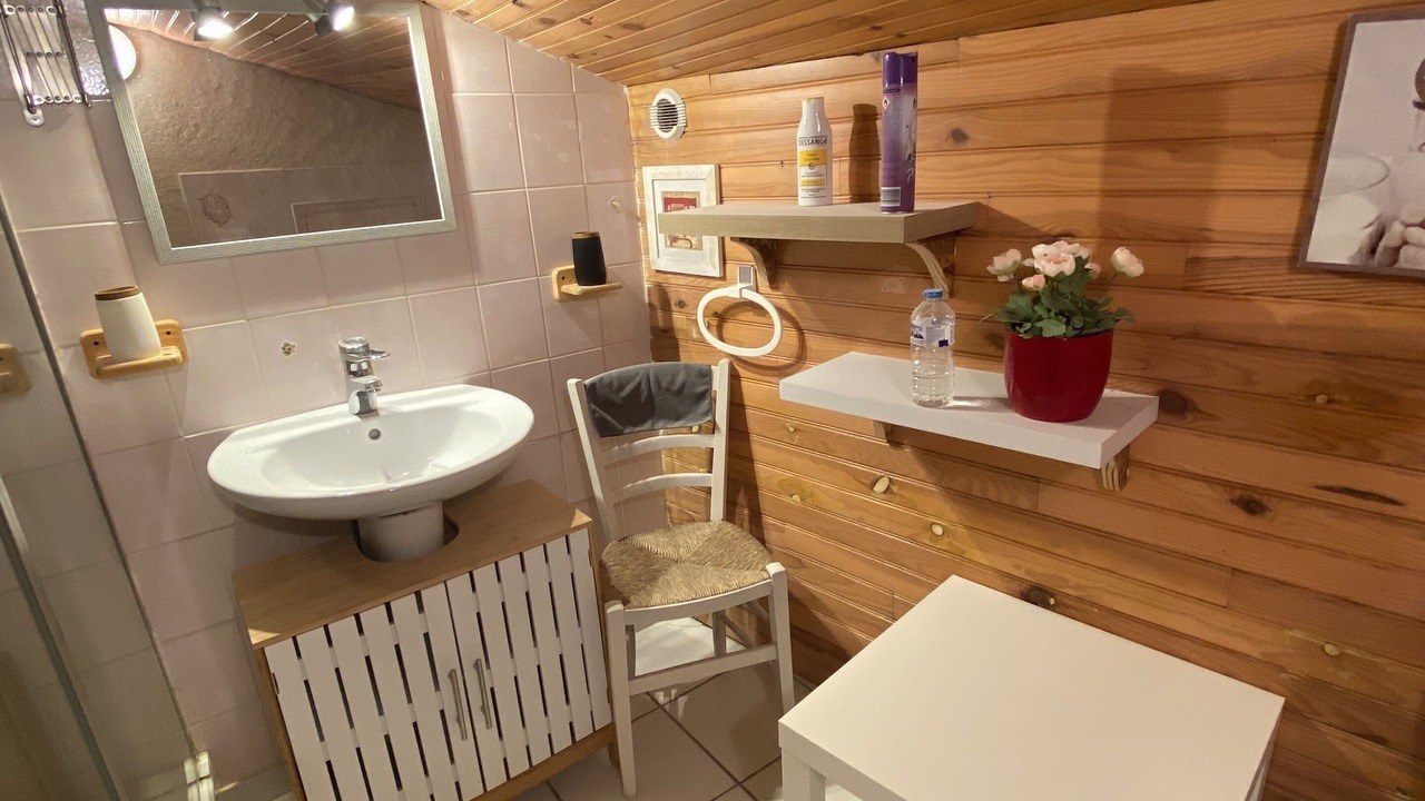 Photo of Bathroom in Bourdeilles