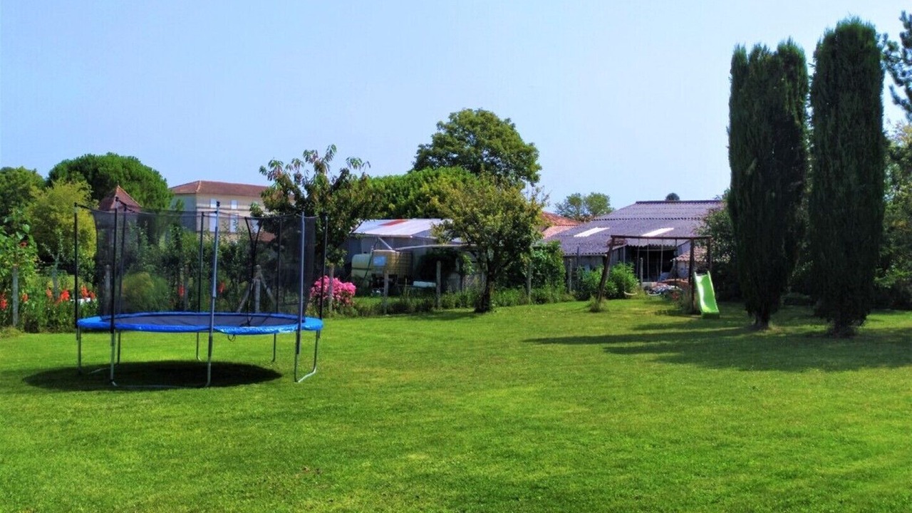 Photo of Outdoor in Saint-Seurin-de-Palenne