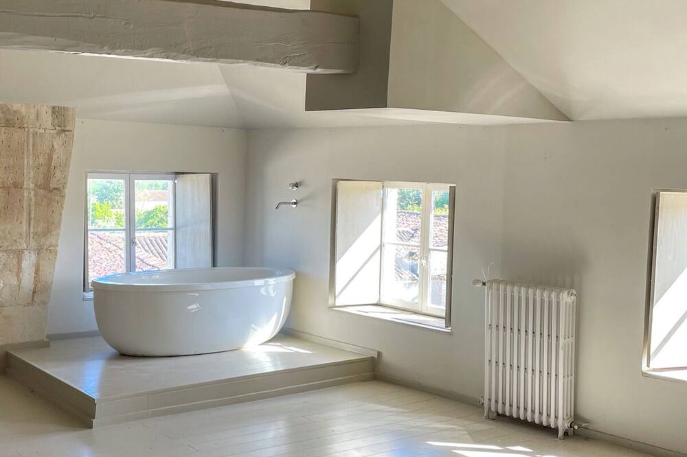 Photo of Bathroom in Angeac-Champagne