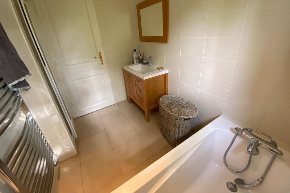 Photo of Bathroom in Lestonat - Monsejour