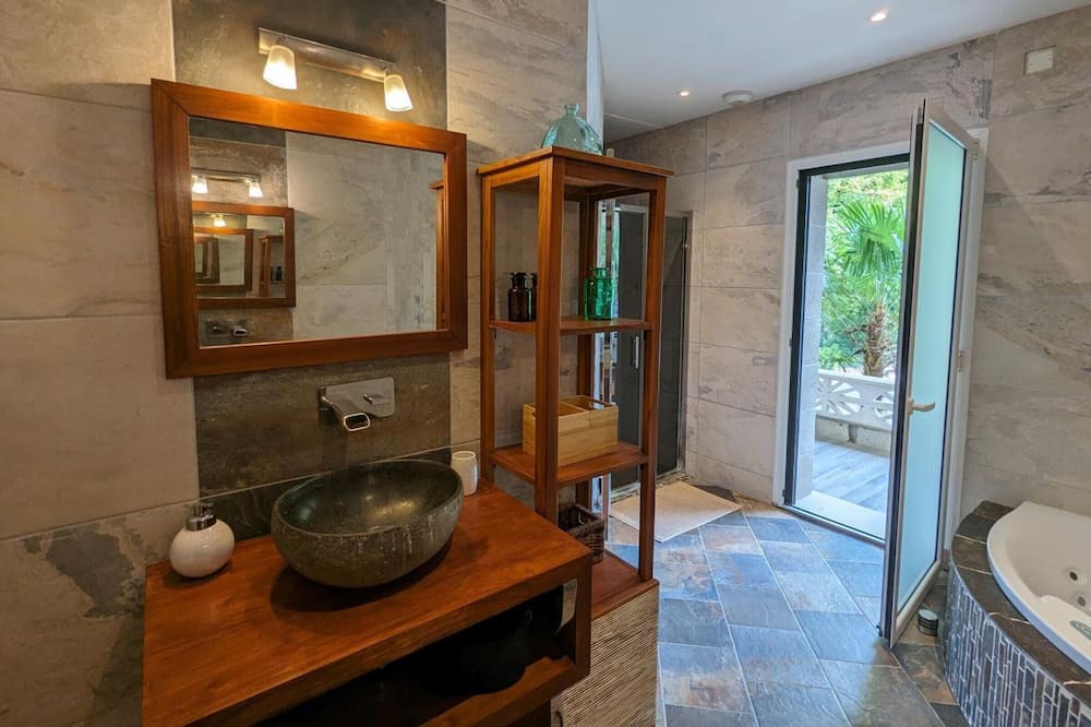Photo of Bathroom in Sers