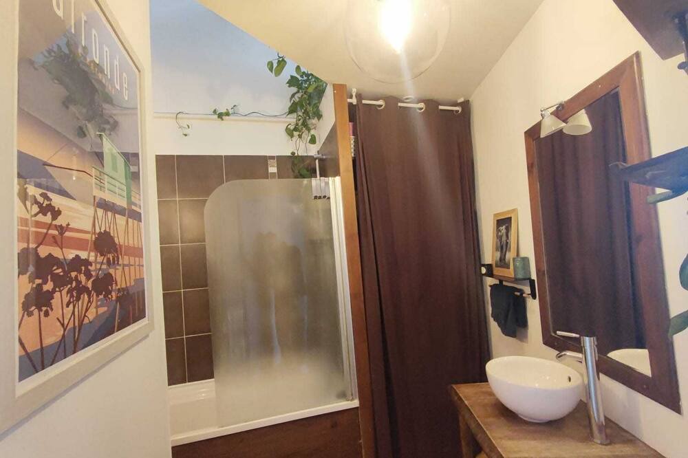 Photo of Bathroom in Cenon