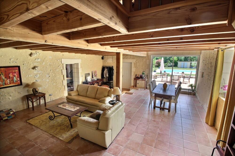 Photo of Livingroom in Douchapt