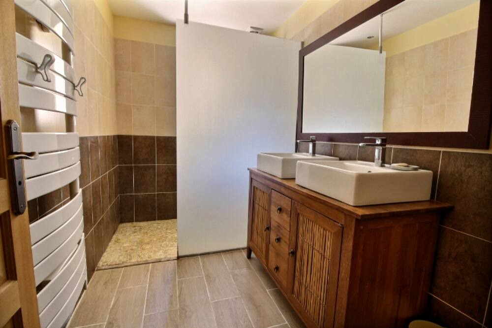 Photo of Bathroom in Douchapt
