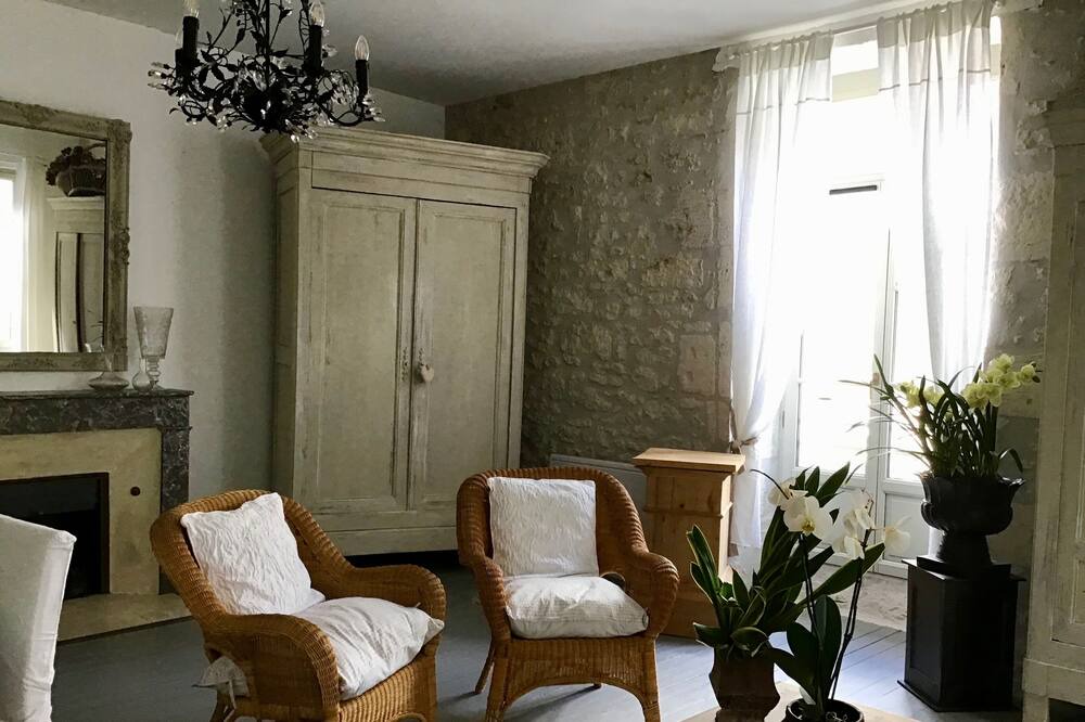 Photo of Livingroom in Issigeac