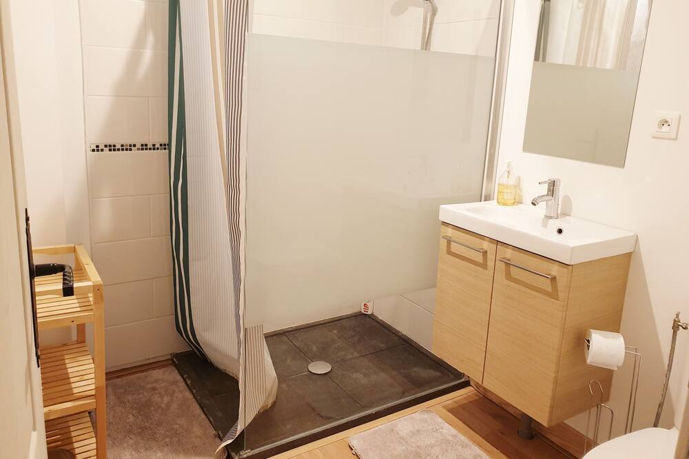 Photo of Bathroom in Graves-Saint-Amant