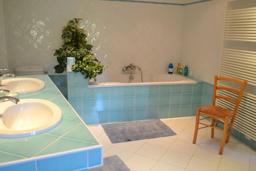 Photo of Bathroom in Graves-Saint-Amant