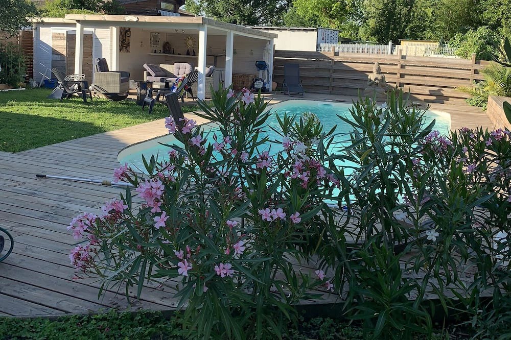 Photo of Outdoor in Ambares-et-Lagrave