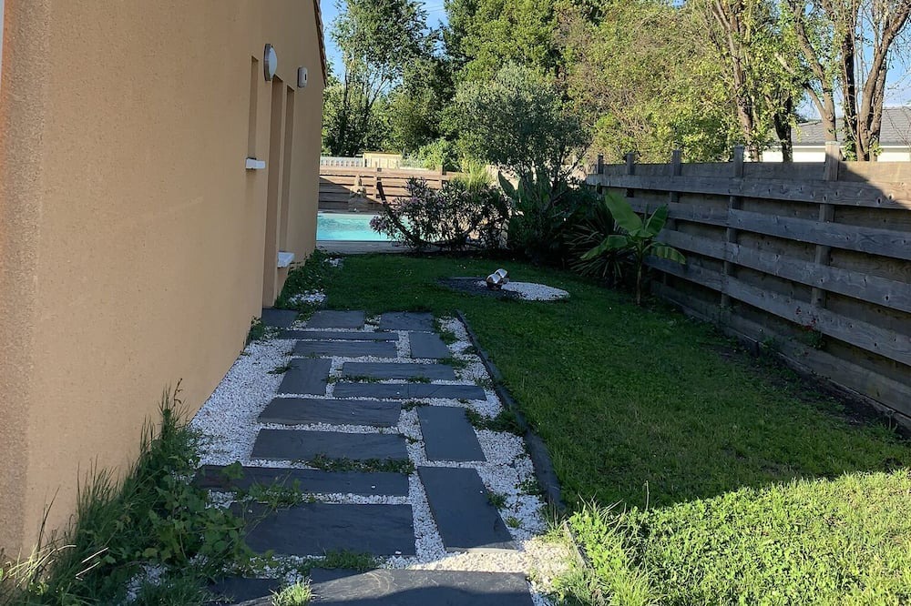 Photo of Outdoor in Ambares-et-Lagrave