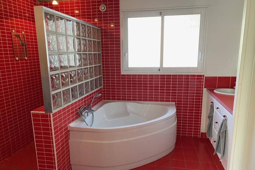 Photo of Bathroom in Tosse