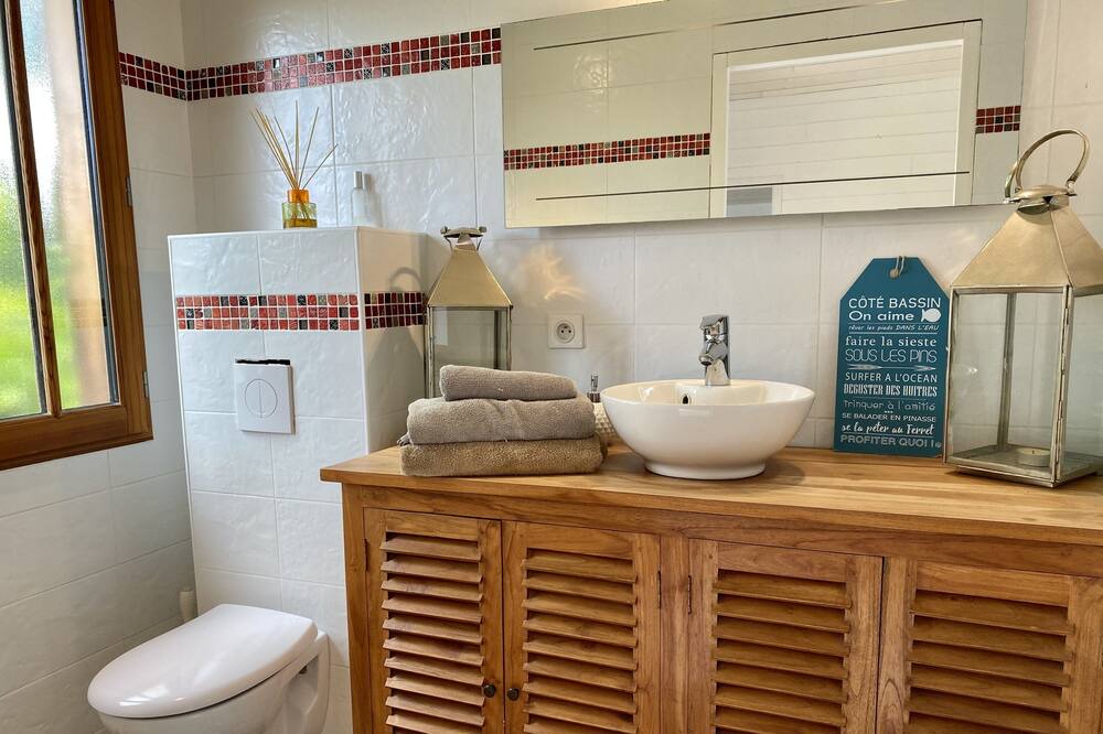 Photo of Bathroom in Lanton