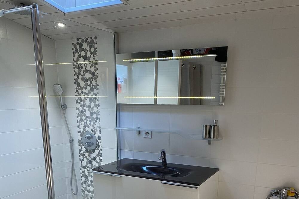 Photo of Bathroom in Lanton