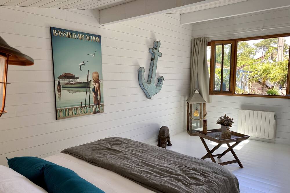 Photo of Bedroom in Lanton