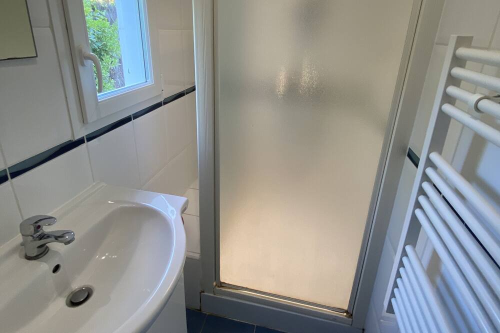Photo of Bathroom in Taussat