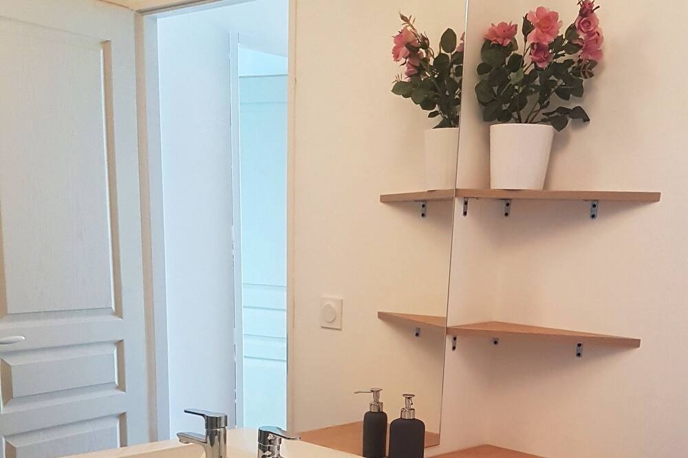 Photo of Bathroom in Langon