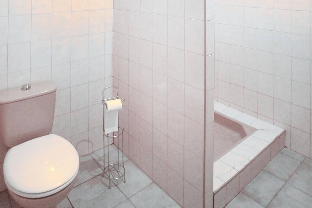 Photo of Bathroom in Gardonne