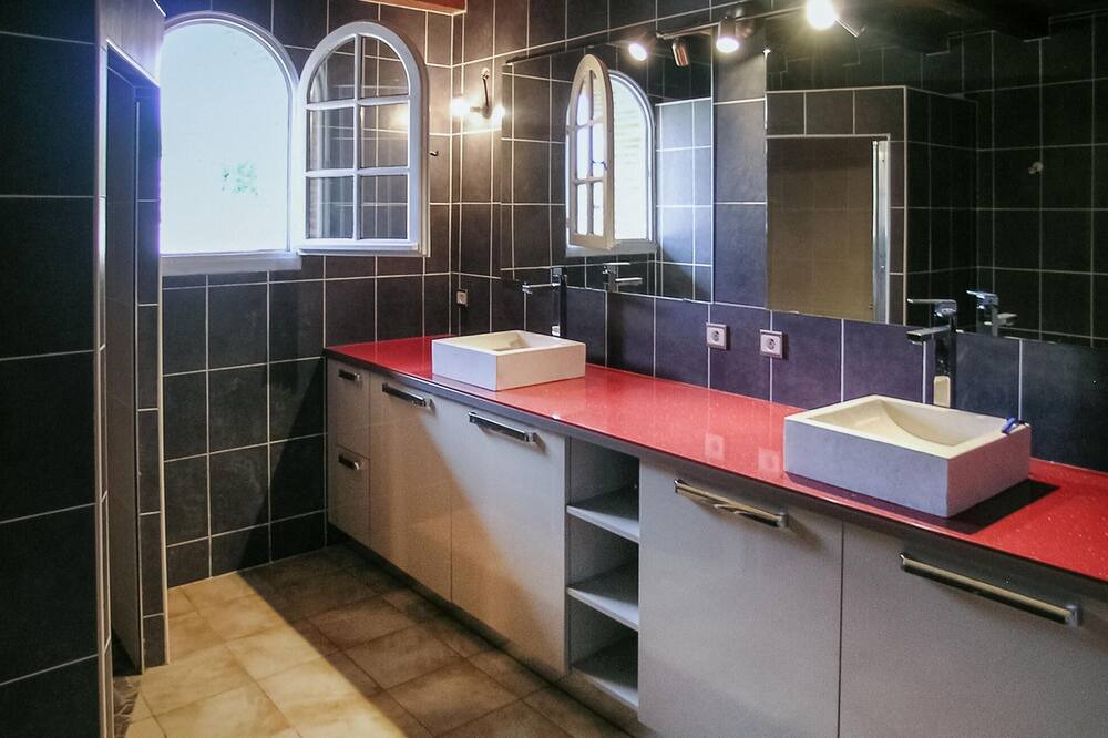 Photo of Bathroom in Gardonne