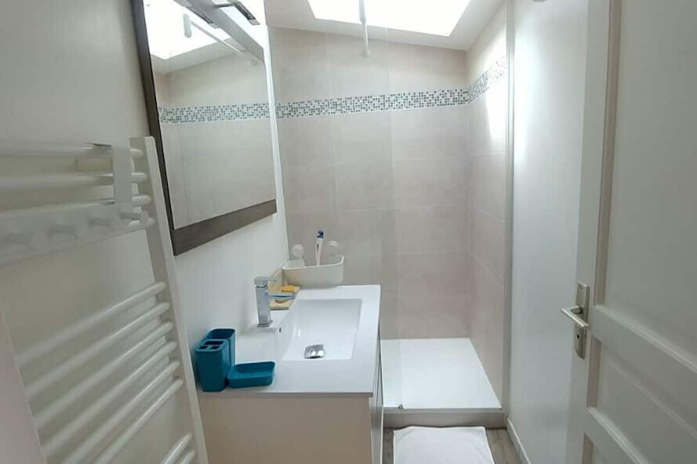 Photo of Bathroom in Saint Seurin - Fondaudege