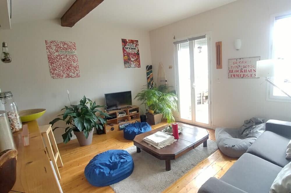 Photo of Livingroom in Saint Seurin - Fondaudege