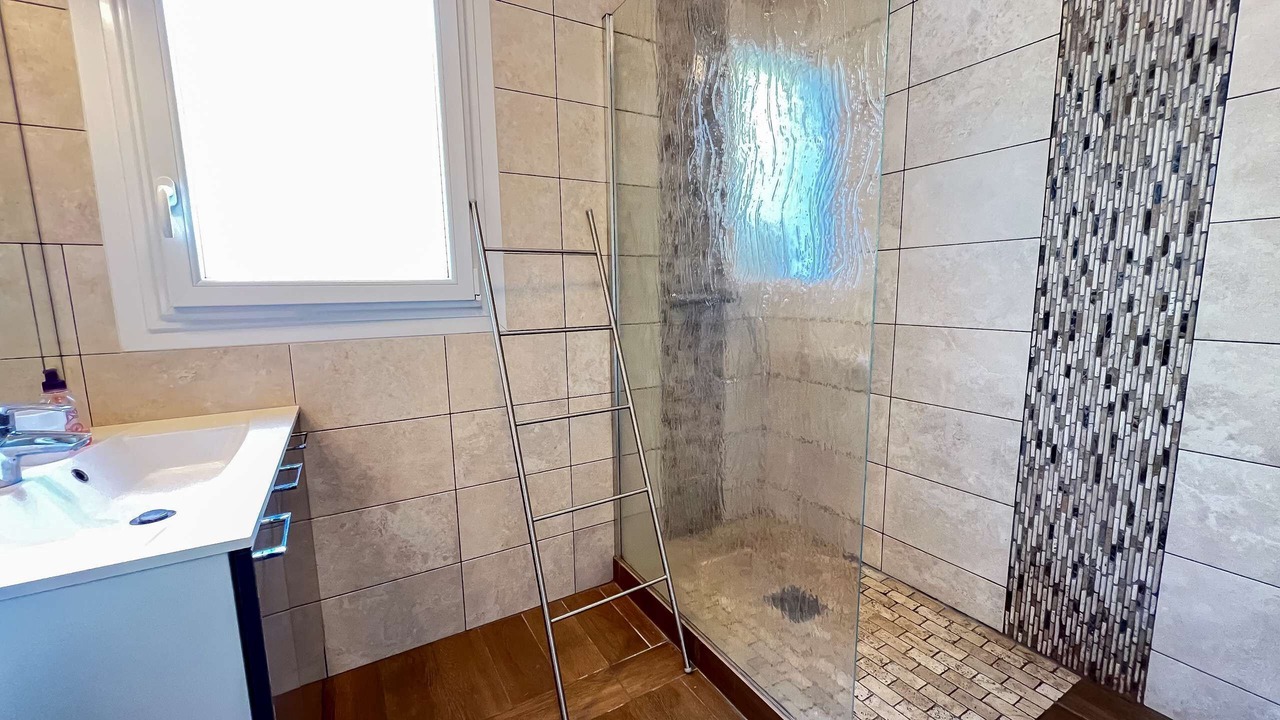 Photo of Bathroom in La Couarde-sur-Mer