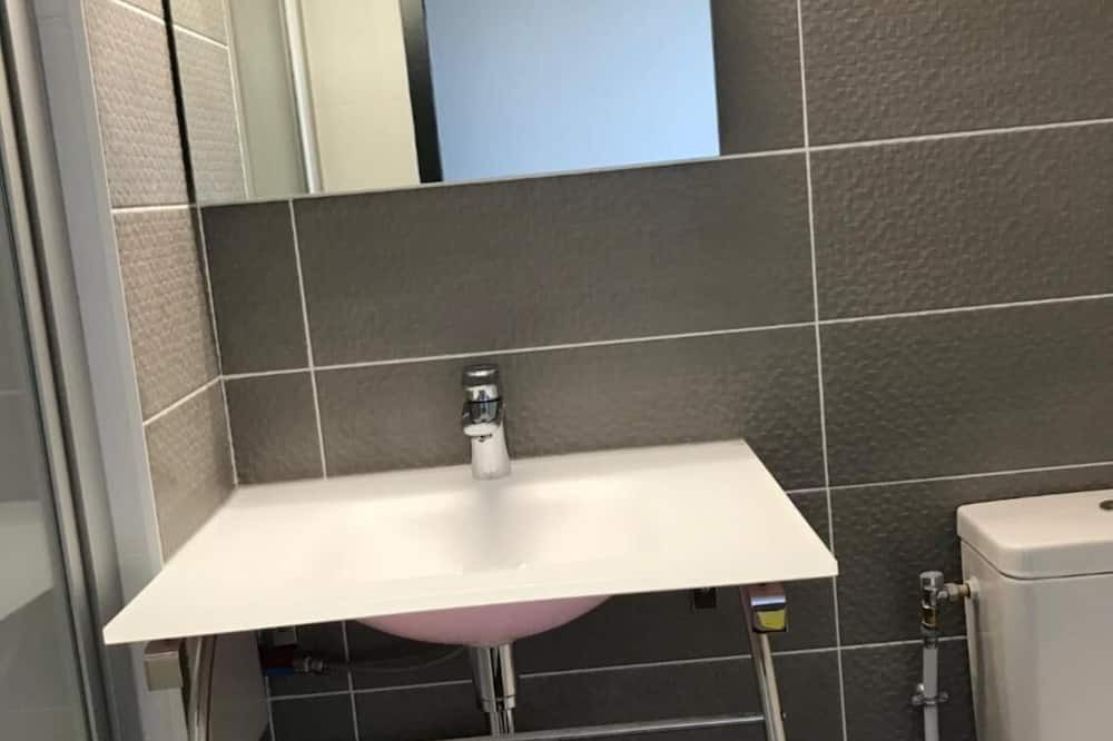 Photo of Bathroom in Ambares-et-Lagrave