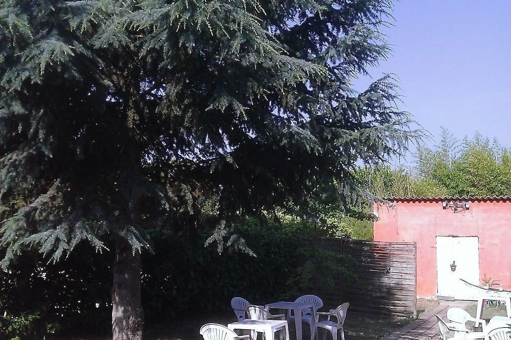 Photo of Outdoor in Ambares-et-Lagrave