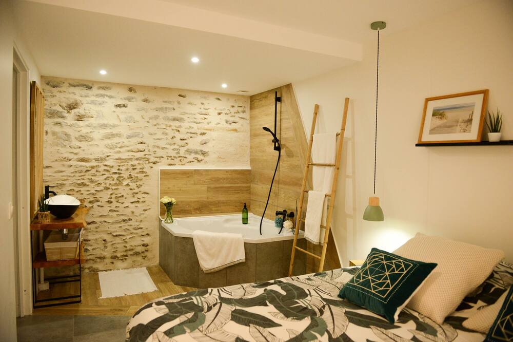 Photo of Bedroom in Audenge